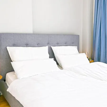 120qm Denkmal In Mit Stuck Und Balkon - Beuys -