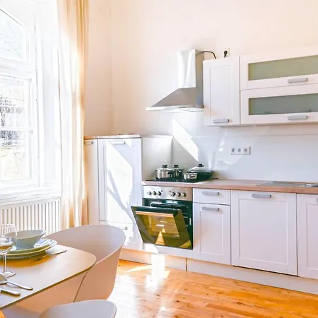 120qm Denkmal In Mit Stuck Und Balkon - Beuys - דירה