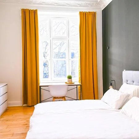 120qm Denkmal In Mit Stuck Und Balkon - Beuys - * קרפלד