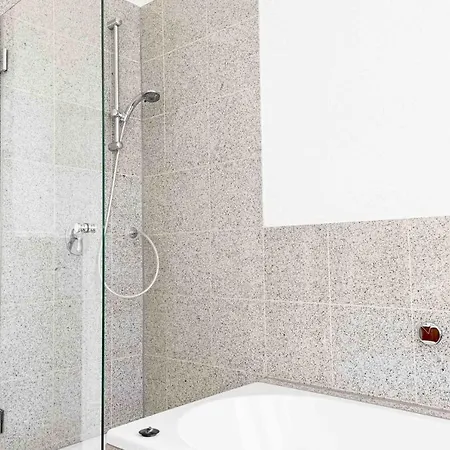 120qm Denkmal In Mit Stuck Und Balkon - Beuys - דירה קרפלד