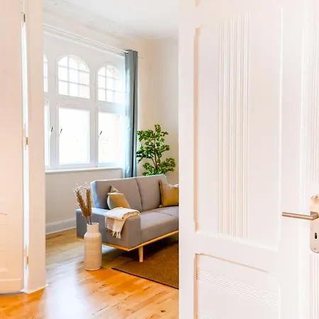 120qm Denkmal In Mit Stuck Und Balkon - Beuys -