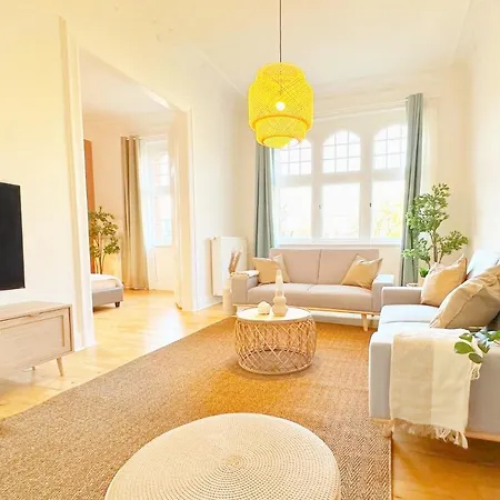 דירה 120qm Denkmal In Mit Stuck Und Balkon - Beuys -