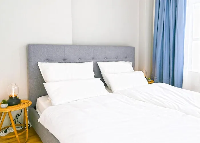 120qm Denkmal In Mit Stuck Und Balkon - Beuys -