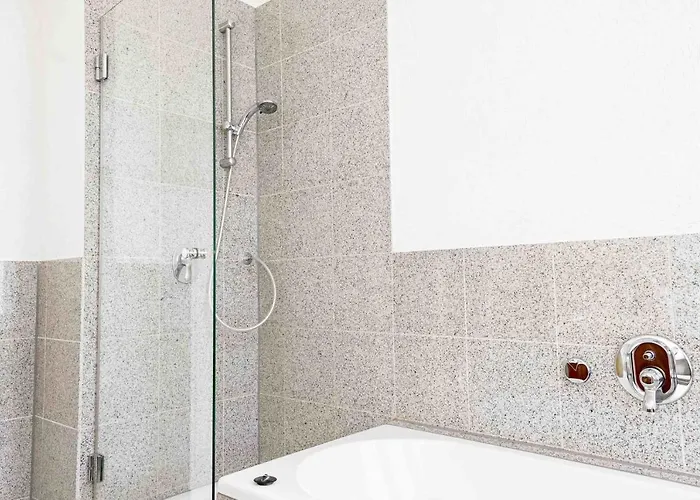 120qm Denkmal In Mit Stuck Und Balkon - Beuys - 公寓 克雷费尔德