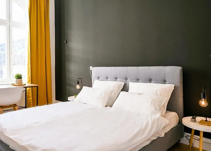 120qm Denkmal In Mit Stuck Und Balkon - Beuys -