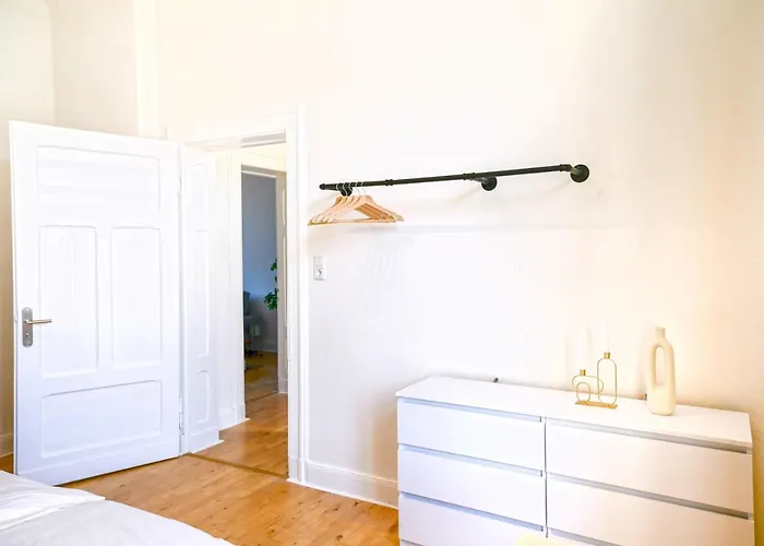 120qm Denkmal In Mit Stuck Und Balkon - Beuys - 公寓 克雷费尔德