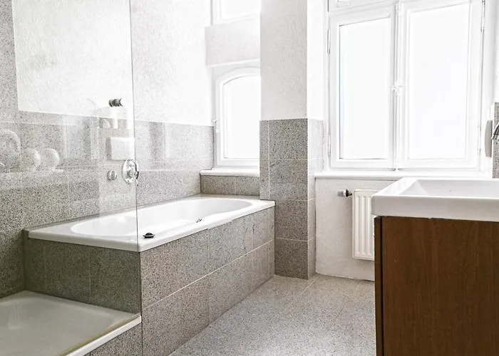 120qm Denkmal In Mit Stuck Und Balkon - Beuys - * 克雷费尔德