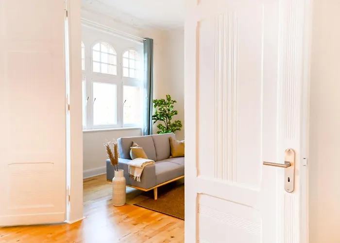 120qm Denkmal In Mit Stuck Und Balkon - Beuys -